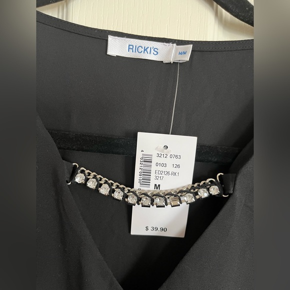 Rickis BNWT sleeveless blouse with jewel detail on front. Size medium - Picture 2 of 3